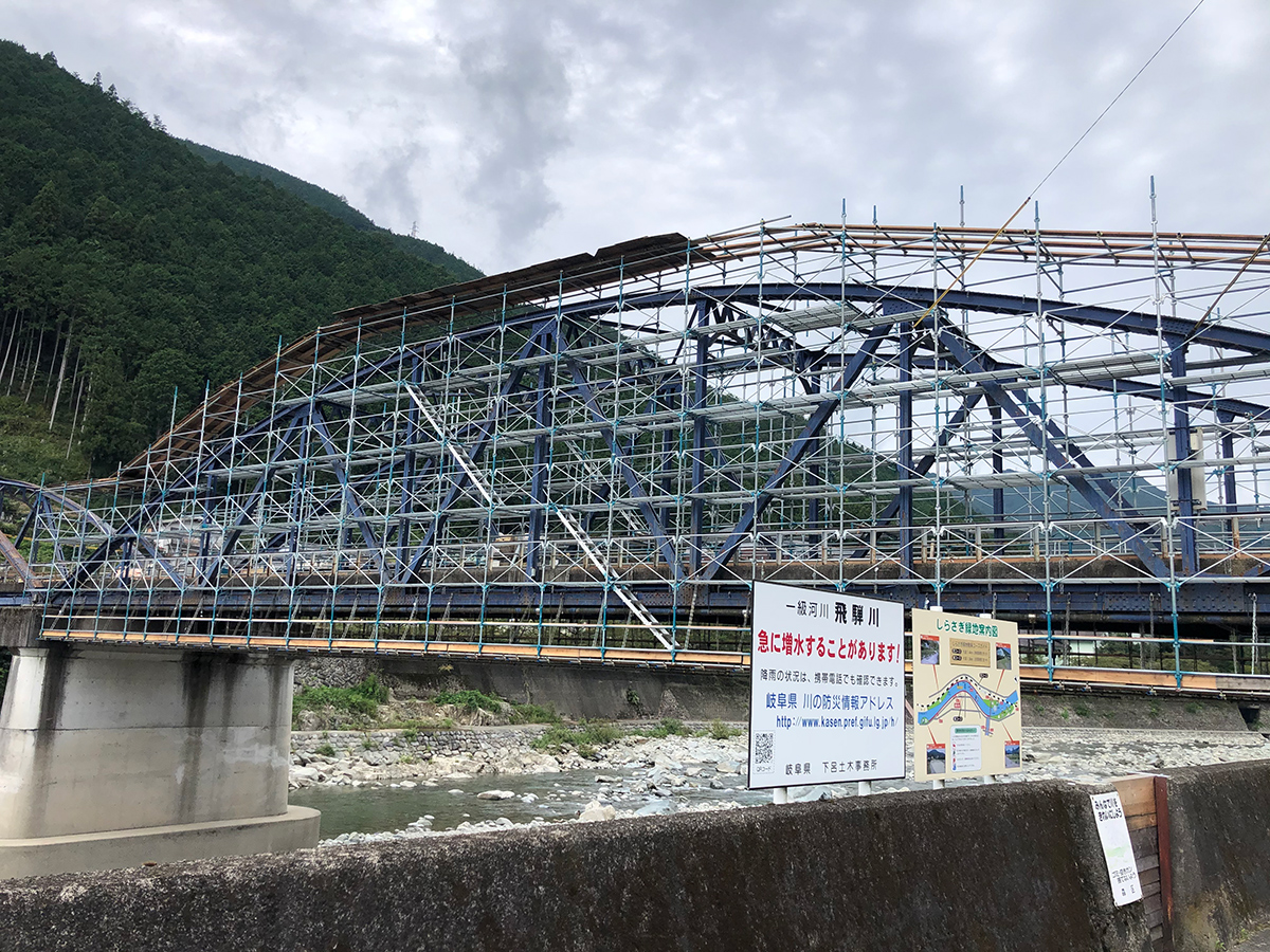 吊り足場・クサビ足場・板張り防護・ブラスト用足場施工の様子